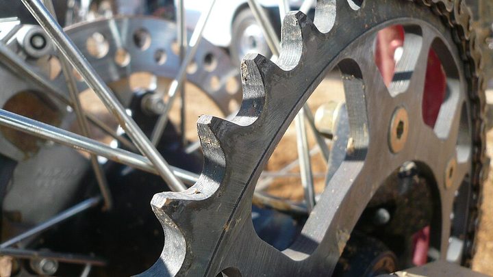 Limpeza da corrente e relação de motocicleta